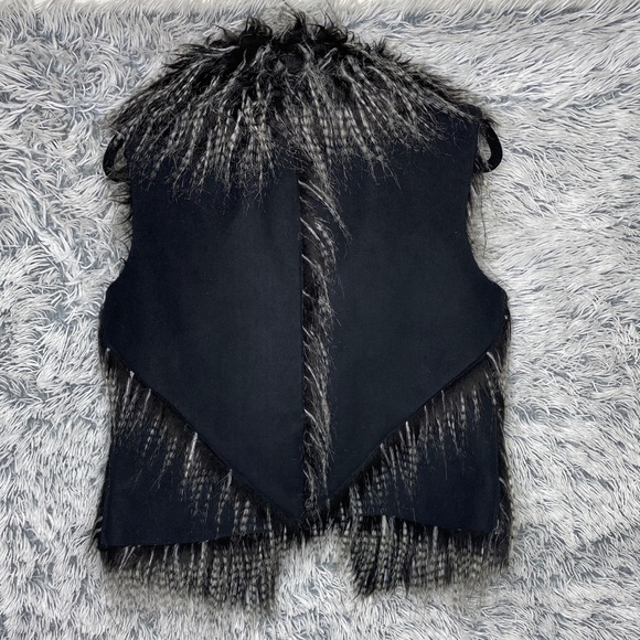 Maylogan Faux Fur Black Vest - Picture 2 of 6